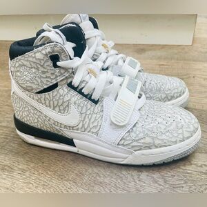 NEW Nike Air Jordan Legacy 312 GS AT4040-100 size 5.5Y